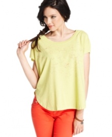 A star print adds an irreverent appeal to this slouchy DREAMR tee -- perfect for cute, casual style!