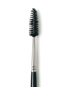 Maintain well-groomed eyebrows throughout the day with Laura Mercier's precision-perfect spool brush. Made in USA. 