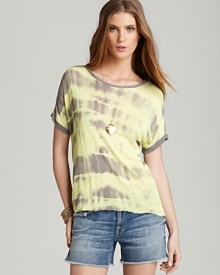 This Generation Love tee is emblazoned with an eye-popping tie-dye print and finished with a dramatic high/low hem.