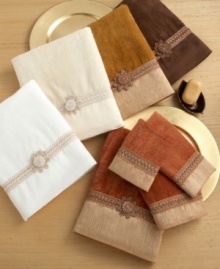 Elegant with opulent detailing, the Avanti Braided Cuff fingertip towels' style and texture are a welcome addition to any bathroom. Available in a variety of hues, these towels feature an ornate braided cuff.