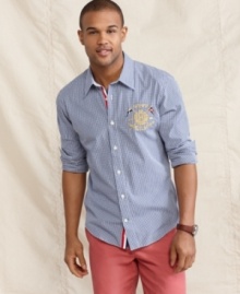 With this slim-fit shirt from Tommy Hilfiger in your wardrobe you'll have your casual seaside look will be a breeze.