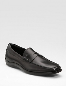 An elegant penny loafer style is crafted in Italy with a smooth leather finish and fine attention to detail. Leather lining Padded insole Rubber sole Made in Italy 