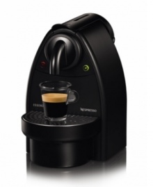 What a hot shot! Automatic flavor in a compact design uses a 19-bar pressure pump and a thermobloc heating element to pour the perfect cup of bold espresso. Simply insert a coffee capsule and enjoy the best brew on the block. Model C91USBKNE.