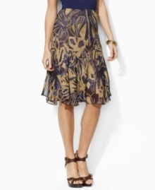 Finished with a sophisticated floral print, the light-as-air Lauren by Ralph Lauren skirt is finished with a flirty flared hem for a graceful, feminine silhouette.