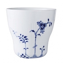 Showcasing a hand-painted blue-on-white floral pattern that's embellished with bold geometric motifs, Royal Copenhagen's Blue Elements cup artfully embodies traditional style with a nod towards modernity.