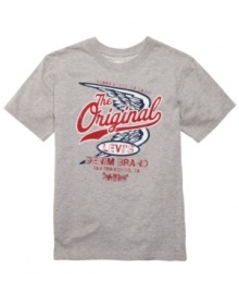 Solid design. He can show his love for America's jeans brand with this throwback tee from Levi's.