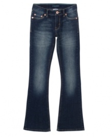 Skinny through the thigh and flaring out towards the ankle, these jeans from Levi's are an eye-catching addition to her wardrobe.