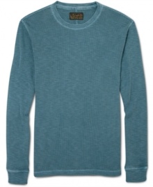 Lucky Brand brings you a waffle-knit thermal tee with the washed and well-worn look that pairs perfectly with vintage jeans.