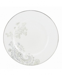 Crafted of exquisite bone china with high-fashion florals and shimmering platinum and mica accents, the Paisley Bloom accent salad plates from Marchesa by Lenox turns heads at any formal table.