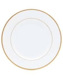 Serve special meals on this simply beautiful gold-rimmed bread & butter plate and make dining at home feel like a four-star affair.