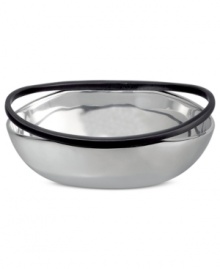 Set or simply decorate the table with this ultra-modern Anvil bowl from Nambe. A sculptural, iron-finished ring accents lustrous silvertone alloy in this innovative Neil Cohen design.