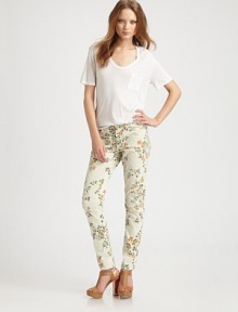 Pretty florals perk up this skinny silhouette of lightweight stretch denim.THE FITSkinny fitRise, about 8Inseam, about 29THE DETAILSZip flyFive-pocket styleBack patch pockets97% cotton/3% LycraMachine washMade in USA of imported fabricModel shown is 5'10 (177cm) wearing US size 4.