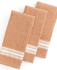 Throw in this towel & simplify the way your kitchen works. Made from a 100% cotton waffle weave, this stylish set adds a dash of color and a dose of versatility. Highly absorbent and durable, each towel is on the ready to tackle spills, messes and whatever comes the way of your busy kitchen!