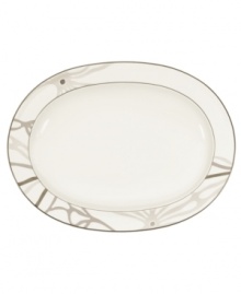 Abstract markings in soft shades of khaki frame this glazed white oval platter for unconventional elegance. Trimmed with matte platinum for modern polish on casual and formal tables alike. From Noritake's collection of serveware and serving dishes.