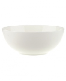 Truly timeless, the graceful Anmut vegetable bowl is crafted in the premium bone china of Villeroy & Boch and finished with a pure white glaze for unparalleled versatility.