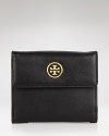 Sleek and polished. Tory Burch's keeps the essentials in their proper place with this leather wallet, accented by an understated logo plaque.