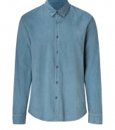 Stylish shirt of fine blue cotton - Updated version of a classic shirt with a small collar, placket, slim cut and slightly tapered - Rounded seam edges make it casual but chic - Favorite basic with chinos, jeans or shorts