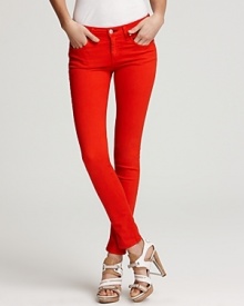 Bold and bright, these rag & bone/JEAN skinnies infuse your wardrobe with an energy charged with trend-right style and spring-perfect flair.