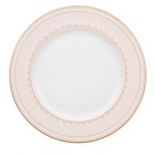 The Samarkand bone china collection by Villeroy & Boch combines stylish, exotic elements with timeless elegance. Precious golden bands and chains decorate this pure white bone china pattern. Warm ivory tones add a harmonious touch. Mix and match with coordinating Mosaic-designed pieces for a look that is truly your own.