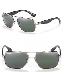 Handsome navigator sunglasses with polarized lenses for a sporty silhouette.