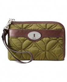 Join the quilted crowd with this vintage-inspired design from Fossil that goes from a wristlet to a wallet in just one click. The precisely organized interior is aligned with plenty of compartments--perfect for stashing cards, cash, coins and ID.