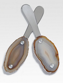 The perfect complement to our Ita plates and Kiva platters, these elegant spreaders are created from semi-precious agate edged in 24-karat gold or sterling silver. Presented in a luxury gift box, the set makes a stunning hostess gift.Each, 1.5LStainless steelAgate handleHand wash with a soft clothImported