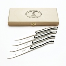 Inject a dose of style to your next steak dinner with Dubost's steak knives. Packed in an artisinal storage box, they make an excellent gift.