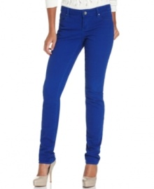 The Soho skinny jean is a wardrobe essential, from DKNY Jeans. In a bright blue wash, it adds a cheerful touch to any casual day!