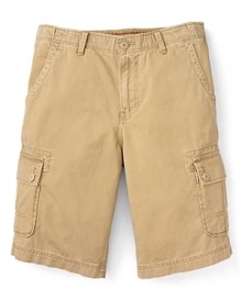 Rendered in cotton with a bit of added stretch, these solid cargo shorts give you an everyday look for warm weather days.