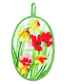 Fresh and vibrant, Vera's Daffodils pot holder turns even the hottest, darkest kitchens into the picture of spring. Watercolor blossoms thrive on quilted cotton for a natural look and feel, keeping cooks happy and safe.