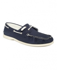 A navy, canvas take on the nautical trend. These Denver moccasin flats by Barefoot Tess are a perfect choice to diversify your boat shoe collection.