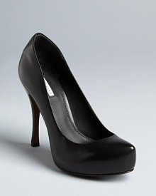 Sleek curves define this Vera Wang Lavender Label style, set on smoothly covered platforms.