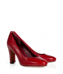 Give your look a kick of modern-retro romance in Marc by Marc Jacobs bright strawberry red leather round toe pumps, finished with a snake-embossed blocky heel for a cool glamorous edge - Rounded toe - Pair with fitted sheaths or modern tailored cropped trousers