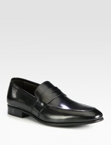 Sleek and smooth Italian leather combined with expert craftsmanship makes this timeless loafer one step ahead of the rest.Leather upperLeather liningPadded insoleRubber soleMade in Italy