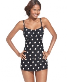 The polka dot print adds a cheerful graphic appeal to this Coco Reef skirted swim bottom -- it's simple styling makes it feminine & figure flattering!