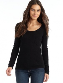 THE LOOKScoop necklinePullover styleLong sleevesSingle chest pocketLonger back hemTHE FITAbout 29 from shoulder to hemTHE MATERIALCashmereCARE & ORIGINDry cleanImported