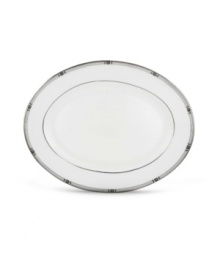 An art deco inspired design, platinum trim and metallic dots lend the Westerly Platinum oval platter sophisticated polish. This versatile collection perfectly coordinates with a variety of stemware and table linens. Qualifies for Rebate