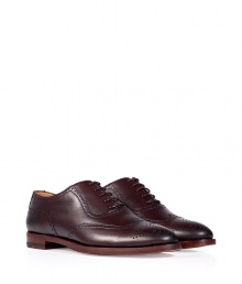 Elegant shoes in fine burgundy-colored calfskin - Feminine version of the classic mens shoe with wingtip pattern - Rounded toe, small block heel, lacing - Modern take on a classic style - Pair with skinny jeans, skirts or business pants