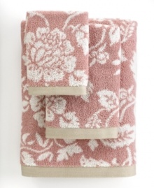 Sweet serenity. Offering a romantic and elegant composition for your bath space, this Aquarelle bath towel features pretty blooms in soft pastel hues.