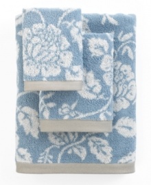 Sweet serenity. Offering a romantic and elegant composition for your bath space, this Aquarelle bath towel features pretty blooms in soft blue hues.