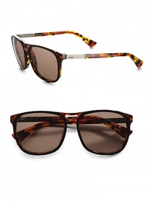 THE LOOKRounded square style Variegated acetate framesCutout detail on bridgeLogo etched lens Metal-accented logo templesSignature case includedTHE COLORTortoise with brown lensesORIGINMade in Italy