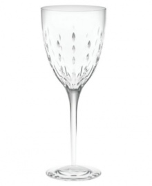 Refresh your formal table with the stylized petal cuts and refined whimsy of Modern Love stemware by Monique Lhuillier for Royal Doulton. This crystal goblet combines a sleek bell shape and simple stem with convenient dishwasher-safe durability.