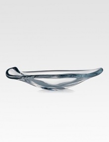 The sleek lines of this fine crystal design are similar to a sparkling splash of water. 12H X 13¾LHand washImported