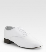 Classic leather oxford styling with a sleek, feminine silhouette. Stacked heel, ¾ (20mm) Lace-up front Fine-grained leather Leather sole Made in FranceOUR FIT MODEL RECOMMENDS ordering true size.. 