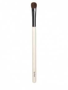 A firm, tapered medium-size brush designed for flawless and effortless eye shade application. Made of luxuriously soft pony hair. Made in USA.