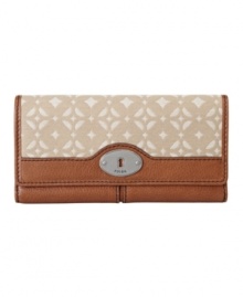 A natural color palate and dreamy print give this wallet by Fossil a sweet femme appeal. Silvertone hardware and a signature logo plaque at front add the perfect amount of polished detail to this everyday style.