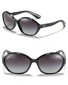 A subtle cat eye silhouette with Ray-Ban's signature logo at temples and right lens, the ultimate look for any season.