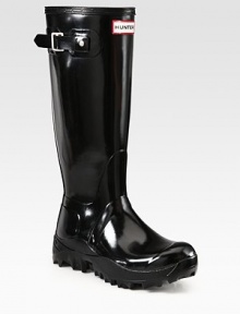 Hunter's classic silhouette is outfitted for cold weather with a high-traction Vibram sole and glam glossy finish.Rubber heel, 2 (50mm)Rubber platform, 1 (25mm)Compares to 1 heel (25mm)Shaft, 14¼Leg circumference, 15Rubber upperBuckle detail at cuffNeoprene liningRubber solePadded insoleImported