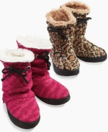 Accent her look with the cute details of these MUK LUKS boots, perfect for complementing her winter look.