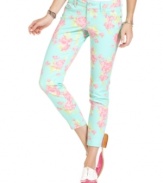 Awaken your denim closet with Celebrity Pink Jeans' floral-print skinnies! An ankle-grazing hem and fresh pastel hues add to the trend-right style.